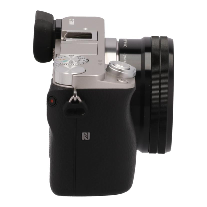 ＳＯＮＹ　 ソニー/ミラーレス一眼α６０００レンズキット/ILCE-6000 ﾚﾝｽﾞｷｯﾄ//S013219516D/Bランク/06