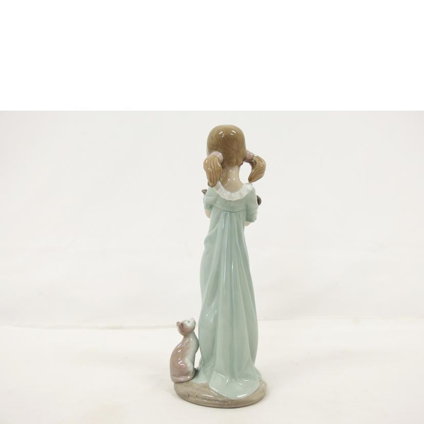 ＬＬＡＤＲＯ リヤドロ 陶器 置物 人形 フィギュリン 少女 猫 