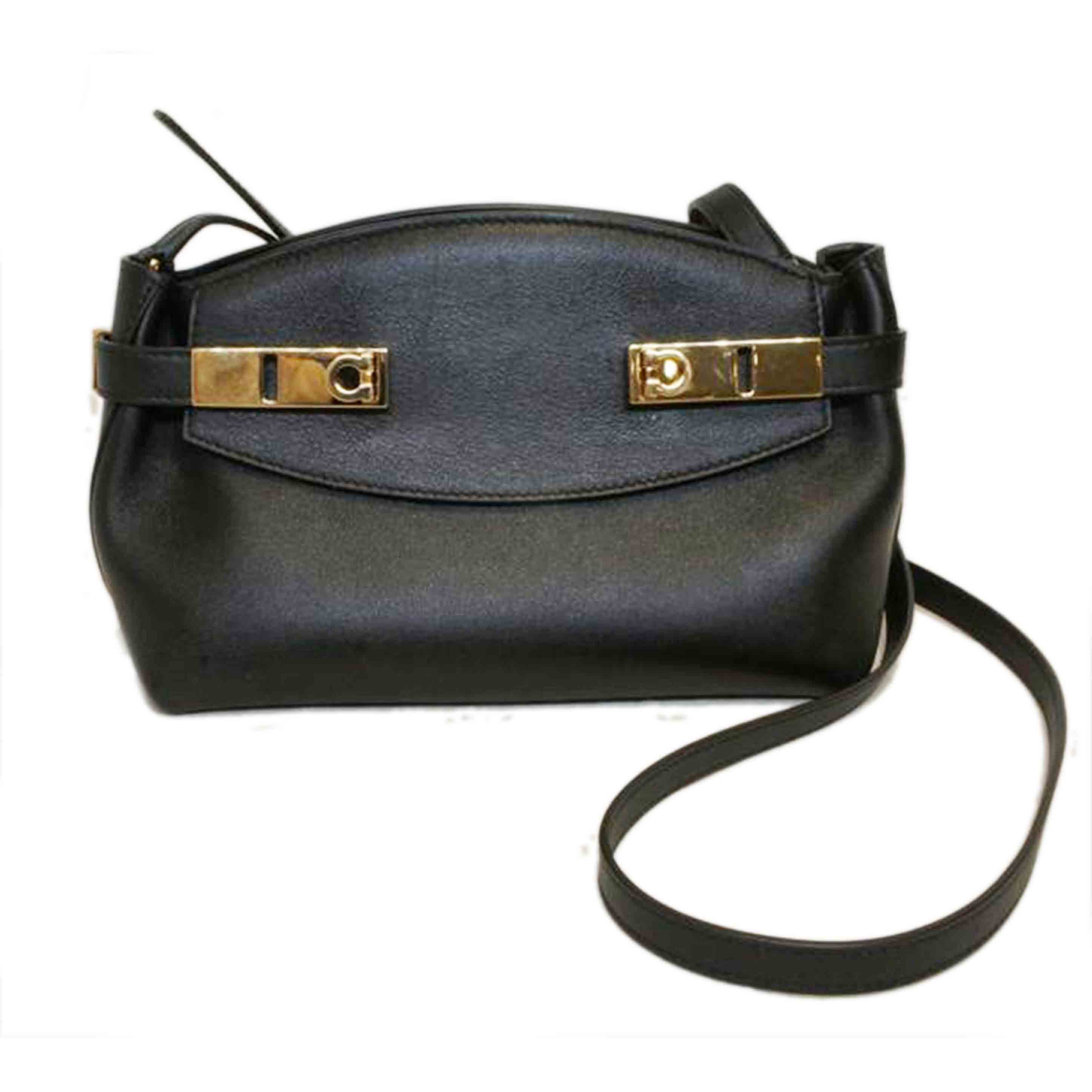 Ｆｅｒｒａｇａｍｏ フェラガモ/ＨＵＧ　ＰＯＵＣＨ　クラッチショルダーブラック//ABランク/92