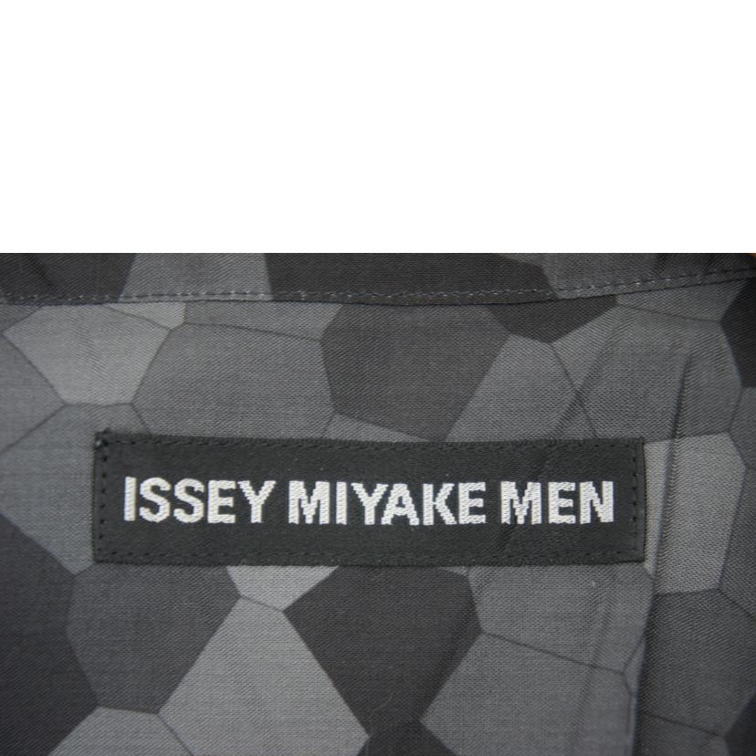 ＩＳＳＥＹ　ＭＩＹＡＫＥ　 イッセイミヤケ/ＩＳＳＥＹ　ＭＩＹＡＫＥ　ＭＥＮ　幾何学柄メンズシャツ/ME41FJ181//BCランク/05