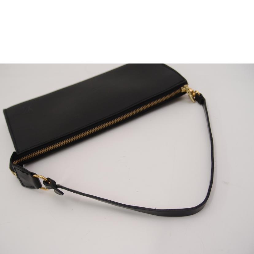 ＬＯＵＩＳ　ＶＵＩＴＴＯＮ ルイ・ヴィトン　ハンドバック　クラッチ　黒　レザー　レディース/ポシェット・アクセソワール／エピ／ノワール/M52982//AR0080/Aランク/69