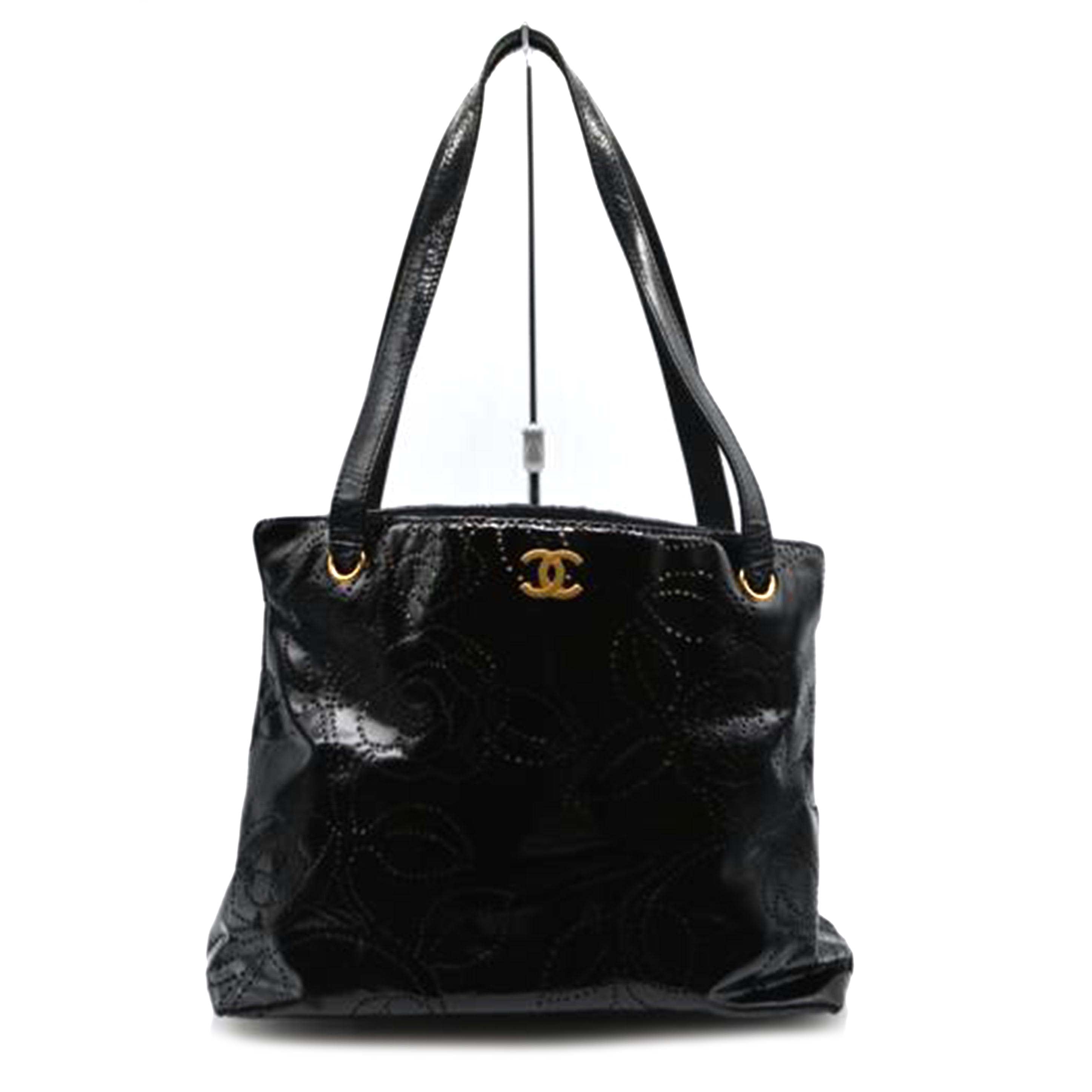 ＣＨＡＮＥＬ シャネル/ココマークカメリアパンチングレザートート／ノワール//8237797/Bランク/89