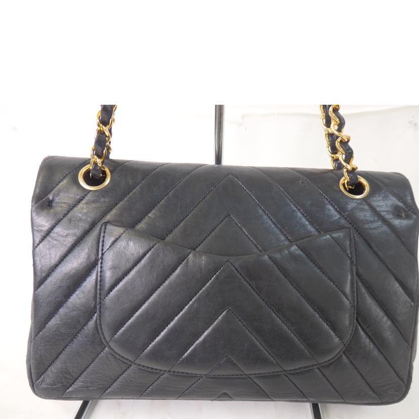 ＣＨＡＮＥＬ シャネル/ココマークダブルフラップチェーンショルダーバッグ／シェブロン／黒／ゴールド金具//191****/Bランク/84