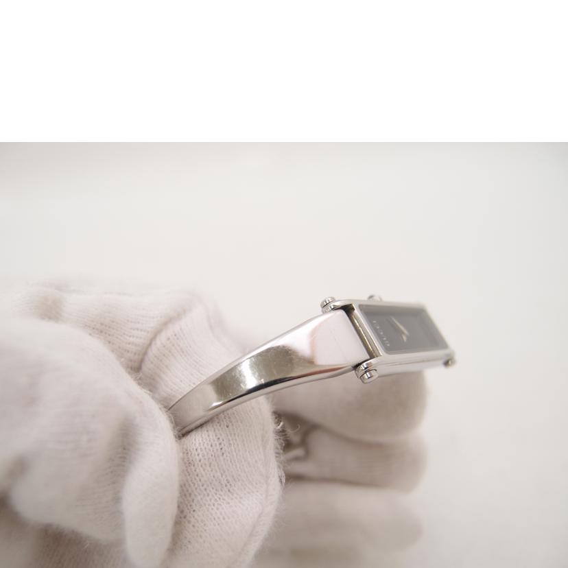 極美品□稼働 GUCCI グッチ 腕時計 レディース バングル シルバー 黒文字