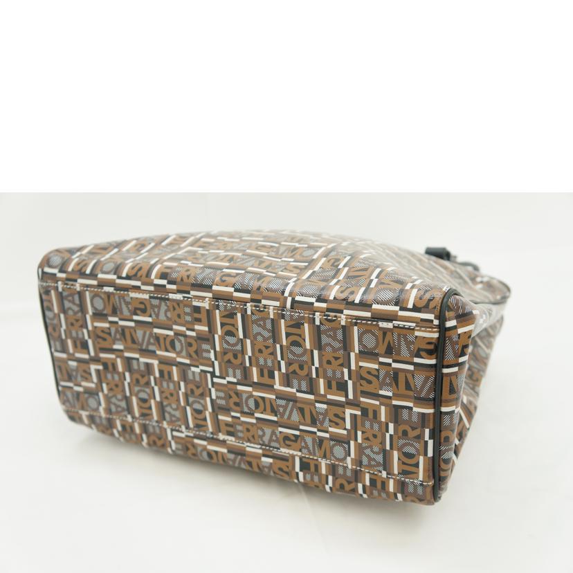 Ｓａｌｖａｔｏｒｅ　Ｆｅｒｒａｇａｍｏ サルヴァトーレフェラガモ/ロゴパターン　ハンドバッグ//ABランク/09