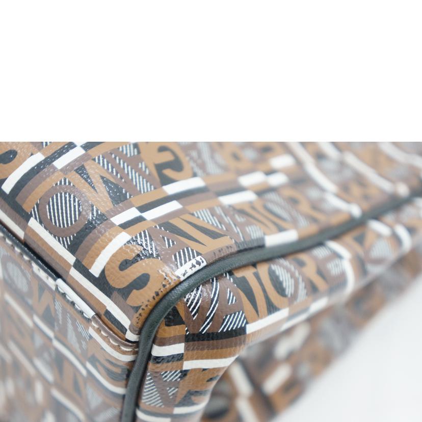 Ｓａｌｖａｔｏｒｅ　Ｆｅｒｒａｇａｍｏ サルヴァトーレフェラガモ/ロゴパターン　ハンドバッグ//ABランク/09