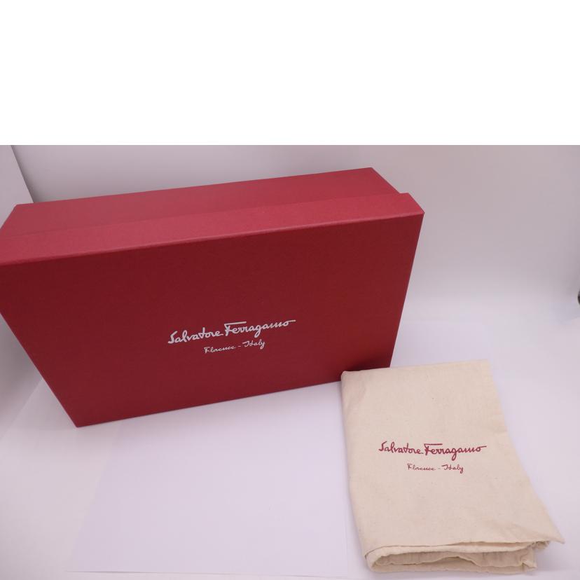 Ｓ．Ｆｅｒｒａｇａｍｏ ｻﾙﾊﾞﾄｰﾚﾌｪﾗｶﾞﾓ/アヴェラ／カーフレザー・アイボリー/0539107//ABランク/02