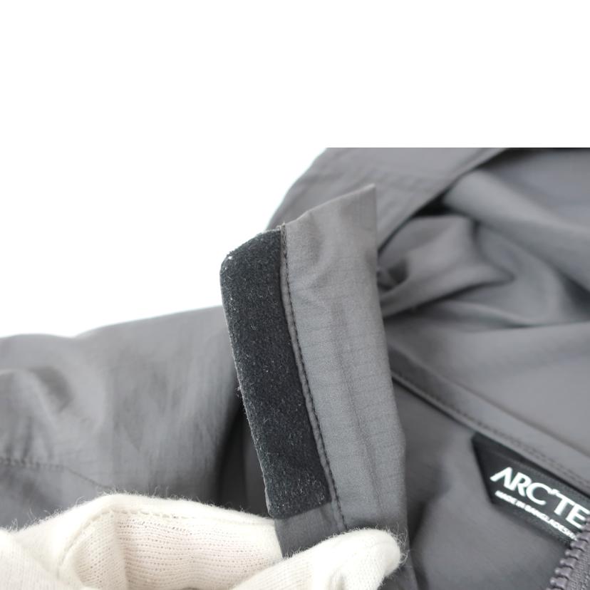 ＡＲＣ＇ＴＥＲＹＸ ｱｰｸﾃﾘｸｽ/ナイロン　マンテンパーカー　グレー//ABランク/65