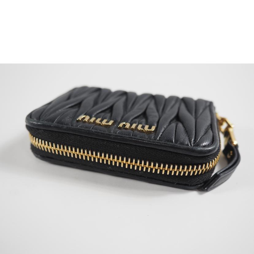 ｍｉｕｍｉｕ ミュウミュウ/ラウンドＺＩＰコインケース／マテラッセ　ゴートスキン／黒//Bランク/79
