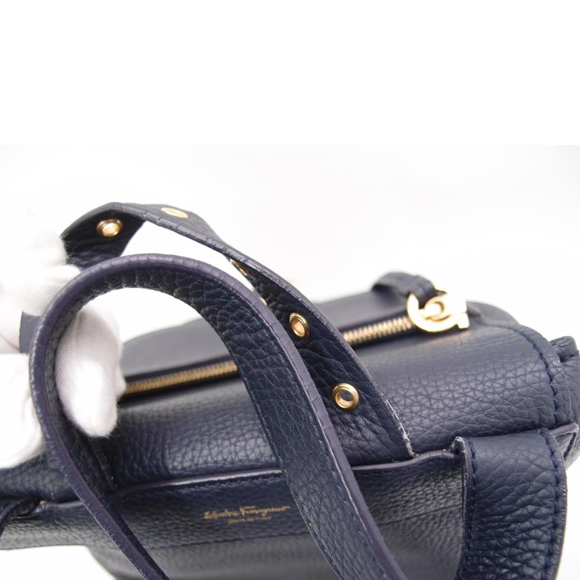 Ｆｅｒｒａｇａｍｏ　 フェラガモ　リュック　レザー　紺　ガンチーニ　レディース/キャロルバックパック／ネイビー/AU-21 G584//Aランク/69