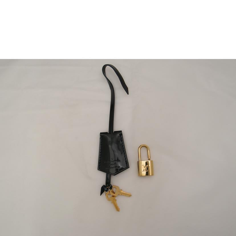 ＬＯＵＩＳ　ＶＵＩＴＴＯＮ ルイヴィトン　ビトン　ハンドバッグ　エナメル　緑　レディース/アルマＧＭ／ヴェルニ／ブルーニュイ/M93682//MI1***/Aランク/69