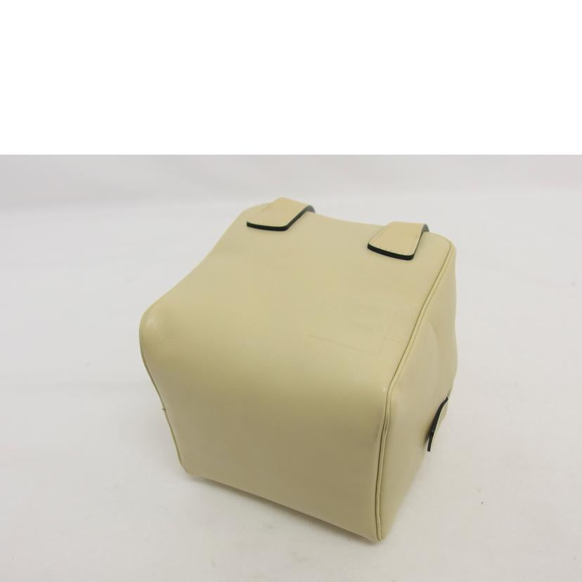 ＢＡＬＬＹ バリー/スクエア／レザーハンドバッグ／ベージュ//ABランク/04