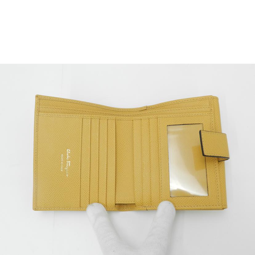 Ｆｅｒｒａｇａｍｏ フェラガモ　黄色　/ガンチーニＷホック二つ折り財布／イエロー/22C877//SAランク/69