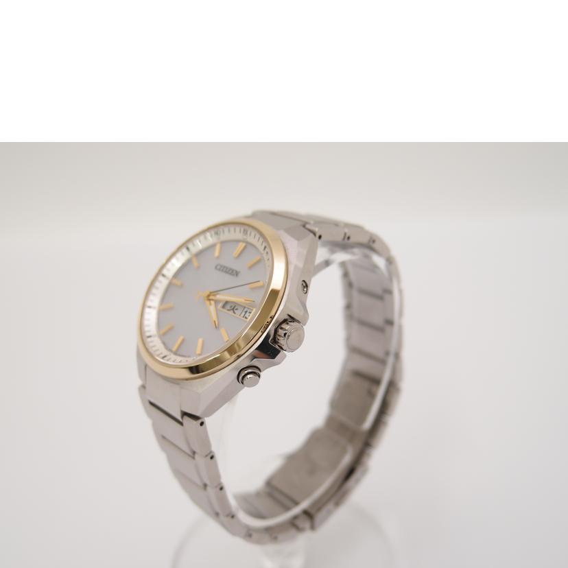 ＣＩＴＩＺＥＮ シチズン　腕時計　メンズ　白文字盤　ゴールドインデックス　チタンベルト　H100-R014242　ATTESA/アテッサ／Ｅｃｏ－Ｄｒｉｖｅ／電波時計/AT6074-56A//152030762/ABランク/69