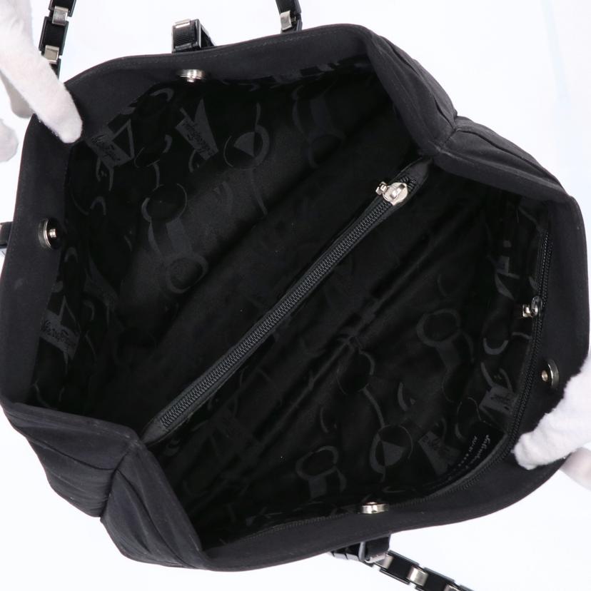 Ｓａｌｖａｔｏｒｅ　Ｆｅｒｒａｇａｍｏ サルヴァトーレ　フェラガモ/ヴァラチェーンショルダーバッグ/AU-21 8803//ABランク/75