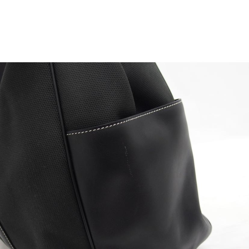 Ｆｅｒｒａｇａｍｏ フェラガモ/キャンバス　レザートートバッグ／ブラック//AU-**********/Bランク/04