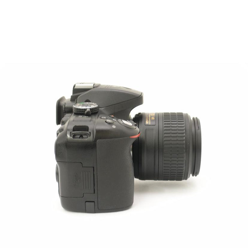D5300 18-55 グリップ付き  手振れ補正 一眼レフ ニコン Nikon