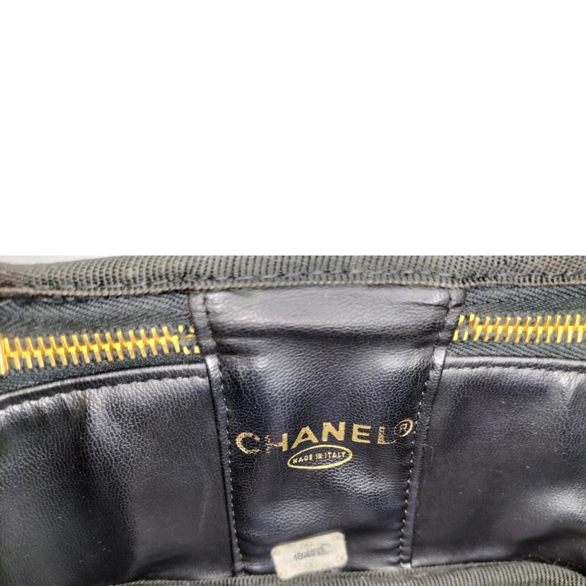 ＣＨＡＮＥＬ シャネル/バニティバッグ　キャビアスキン　ヴィンテージ　横型　ゴールド金具　ココマーク//4644033/Bランク/52
