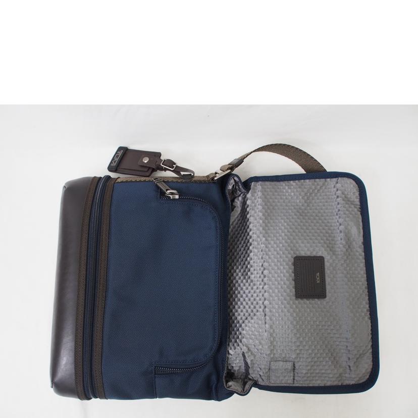 TUMI トゥミ/Beale crossbody/メッセンジャーショルダー/222371NVY2/ブランドバック/Aランク/78【中古】