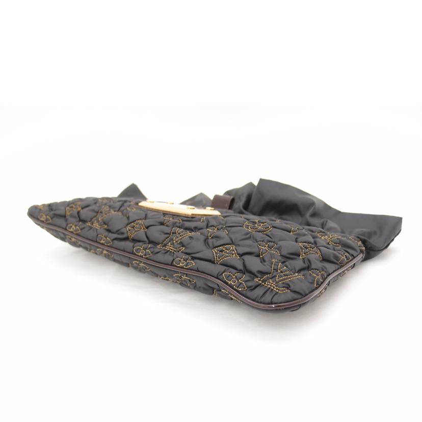 ＬＯＵＩＳ　ＶＵＩＴＴＯＮ ルイヴィトン　ビトン　クラッチ　セカンドバック　アクセサリーポーチ　ポーチ　黒　レディース　/ポシェットデヴィＭＭ／モノグラムサテン／ノワール/M93196//RC0***/Aランク/69
