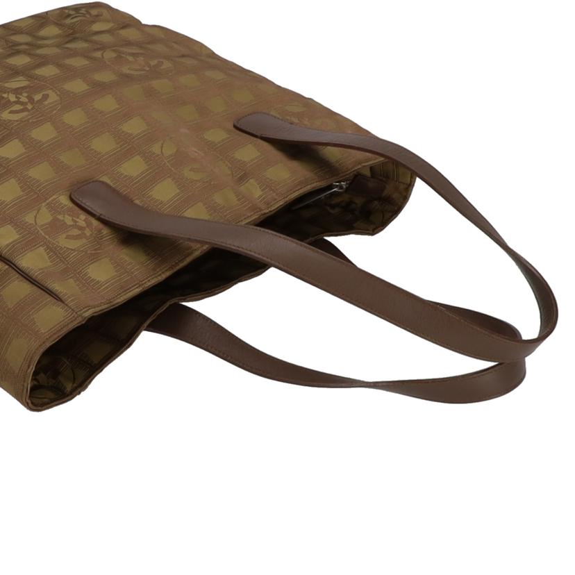 ＣＨＡＮＥＬ　 シャネル　CHANEL　ニュートラベルライントートGM　カーキ　レディース/ニュートラベルライントートＧＭ／カーキ/A15825//706****/ABランク/37