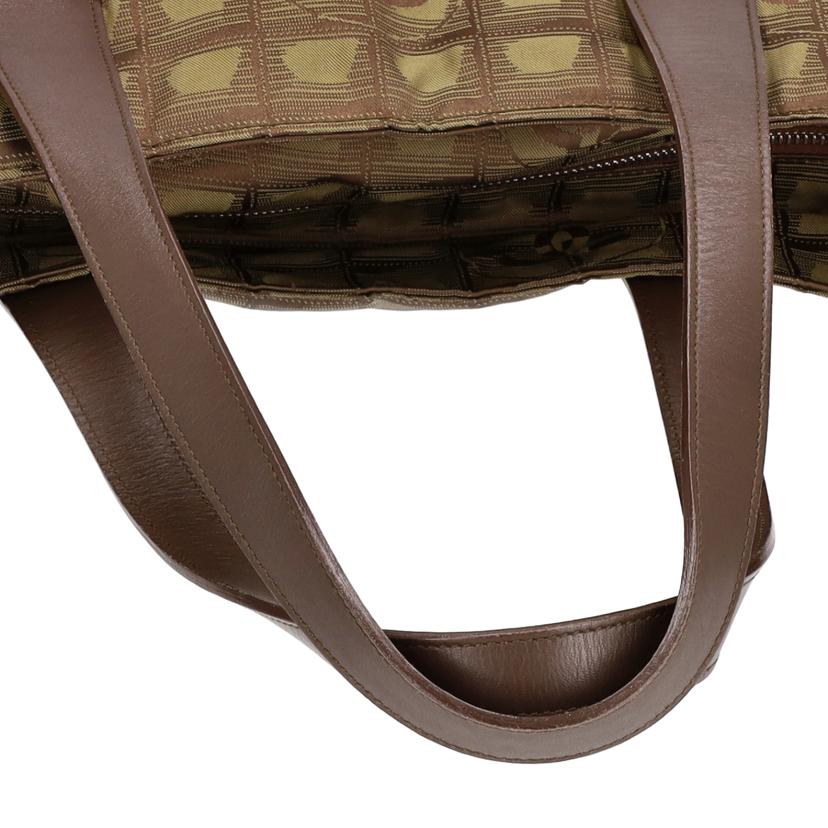 ＣＨＡＮＥＬ　 シャネル　CHANEL　ニュートラベルライントートGM　カーキ　レディース/ニュートラベルライントートＧＭ／カーキ/A15825//706****/ABランク/37