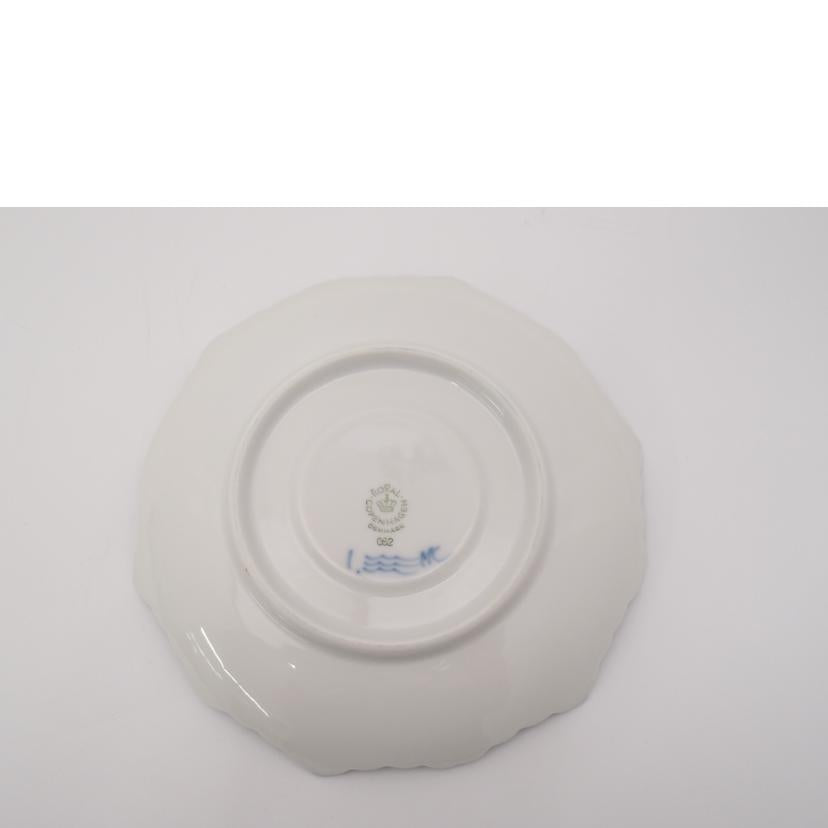 ロイヤルコペンハーゲン/ブルーフルーテッド　フルレース　カップ＆ソーサー//SAランク/69