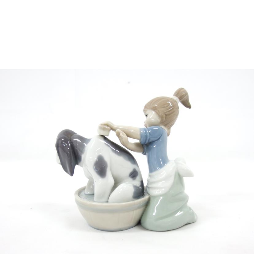 ＬＬＡＤＲＯ リアドロ 人形 陶器 置物 少女 犬/きれいにしましょうね／フィギュリン/5455//Aランク/04