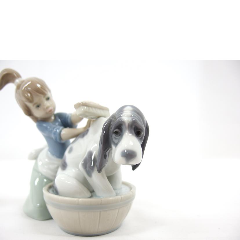 ＬＬＡＤＲＯ リアドロ 人形 陶器 置物 少女 犬/きれいにしましょうね／フィギュリン/5455//Aランク/04