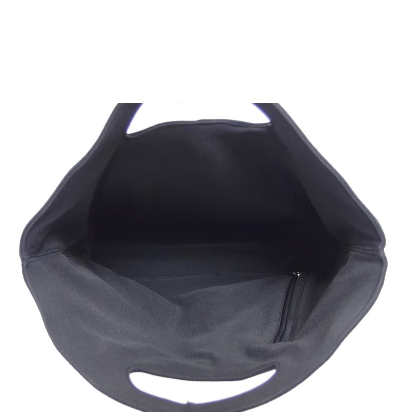 Ｆｅｒｒａｇａｍｏ フェラガモ/リバーシブル／ハンドバッグ／スエード×ナイロン／ブラック/9703//AU-**/ABランク/04