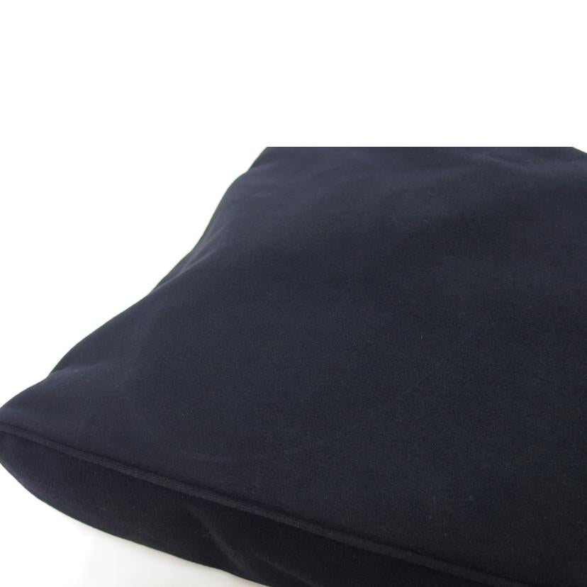 Ｆｅｒｒａｇａｍｏ フェラガモ/リバーシブル／ハンドバッグ／スエード×ナイロン／ブラック/9703//AU-**/ABランク/04