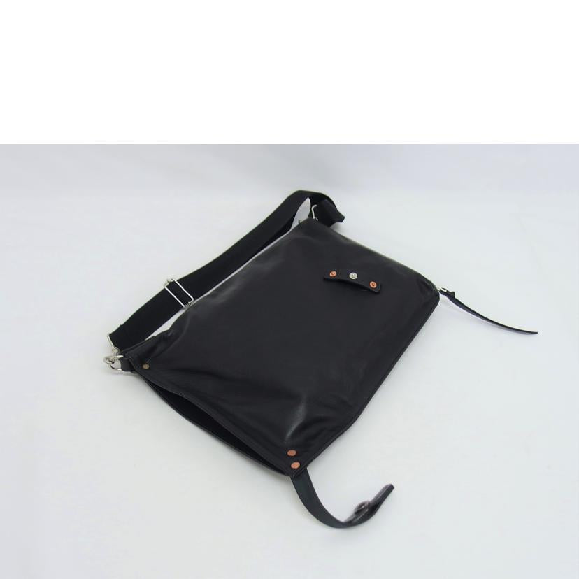 ＲＥＤ　ＭＯＯＮ レッドムーン グローブレザー ボディバッグ コンチョ/アイガー／ショルダーバッグ／ブラック/RM-AG//ABランク/04