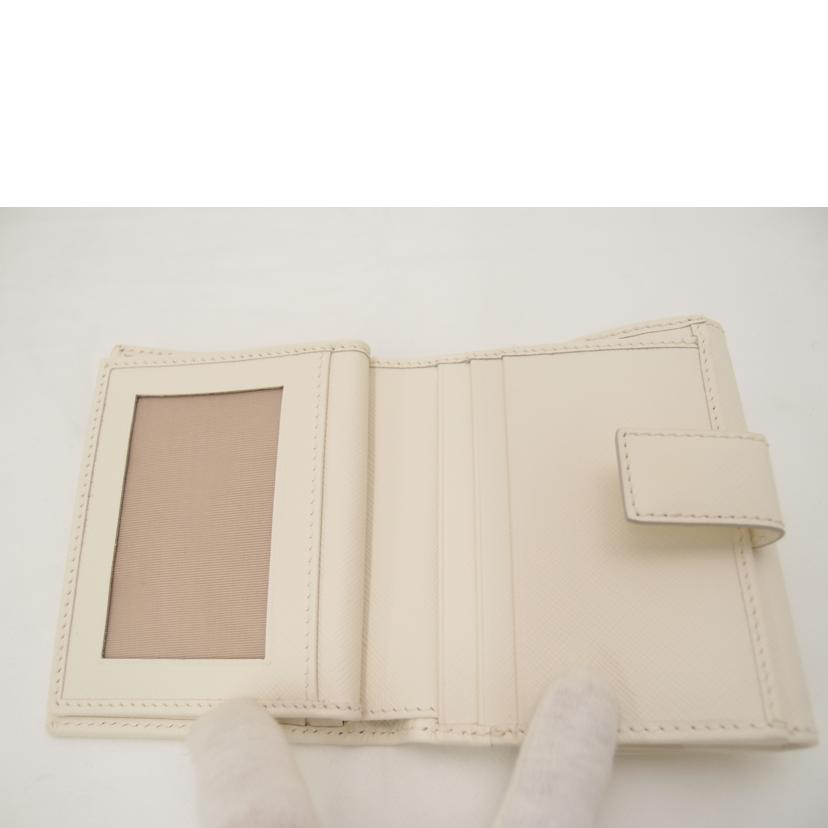 Ｆｅｒｒａｇａｍｏ フェラガモ　白　Wホック　レディース/ガンチーニコンパクト財布／ホワイト/227122//SAランク/69