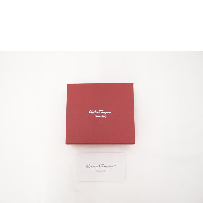 Ｆｅｒｒａｇａｍｏ フェラガモ　白　Wホック　レディース/ガンチーニコンパクト財布／ホワイト/227122//SAランク/69