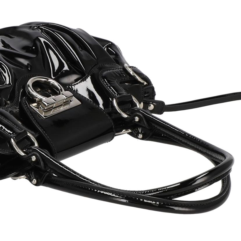 Ｓａｌｖａｔｏｒｅ　Ｆｅｒｒａｇａｍｏ ｻﾙｳﾞｧﾄｰﾚﾌｪﾗｶﾞﾓ/ガンチーニハンドバッグ／エナメル/AU21/6317//ABランク/94